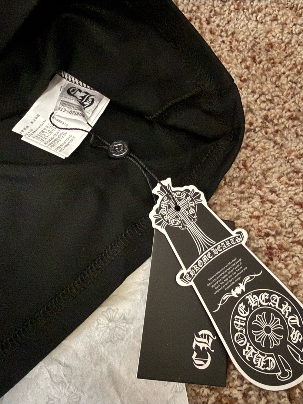Black Long-Sleeve Graphic - Picture 7 of 12